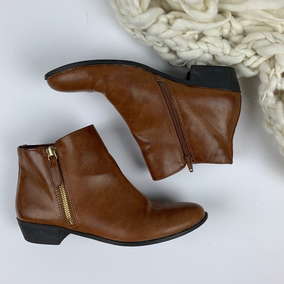 a.n.a Shoes - a.n.a. Dallon Brown Ankle Bootie Boots Zipper 9.5